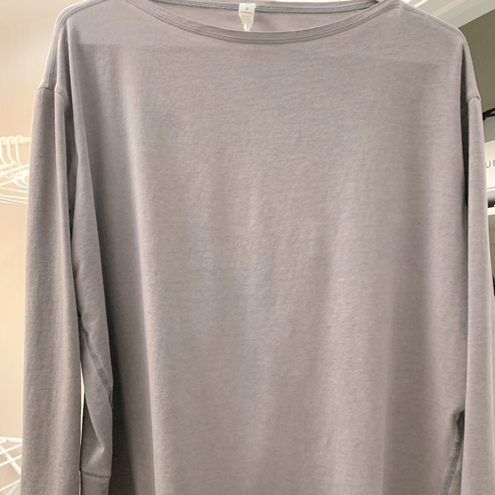 lululemon athletica Long Sleeve Tee in Light Gray